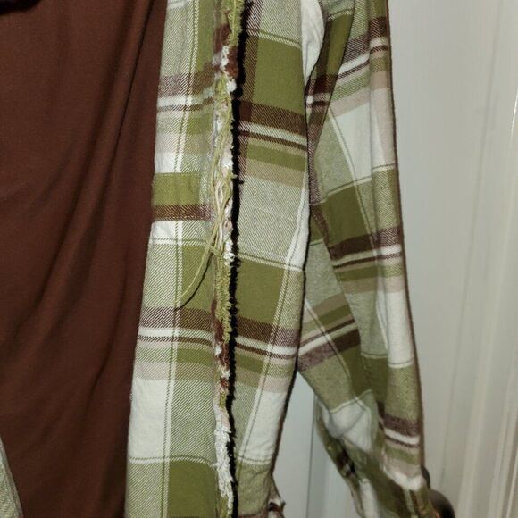 Super Soft Frayed Distressed Flannel Shacket – Cream, Brown & Olive green L - Picture 4 of 9